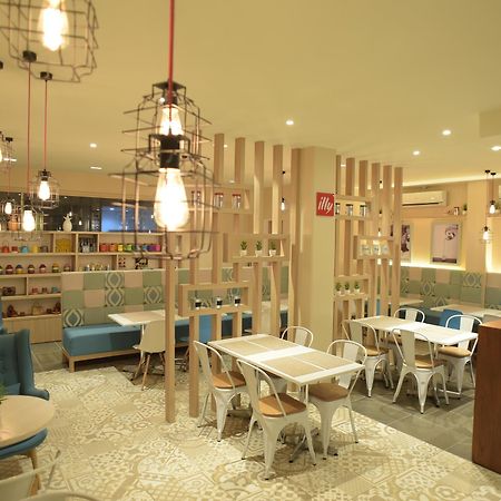 Laoag Parklane Hotel מראה חיצוני תמונה