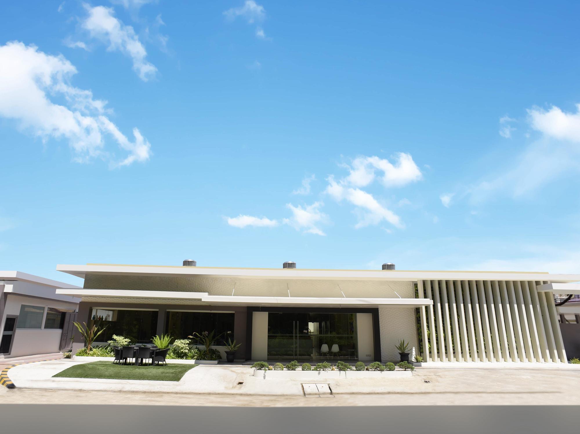 Laoag Parklane Hotel מראה חיצוני תמונה