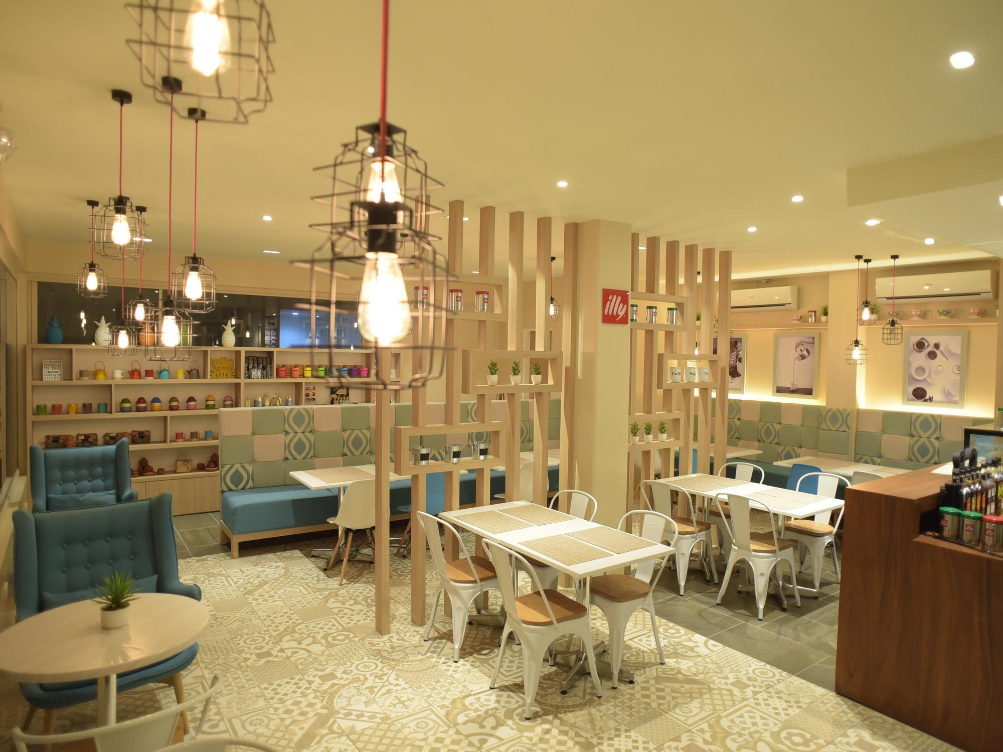 Laoag Parklane Hotel מראה חיצוני תמונה